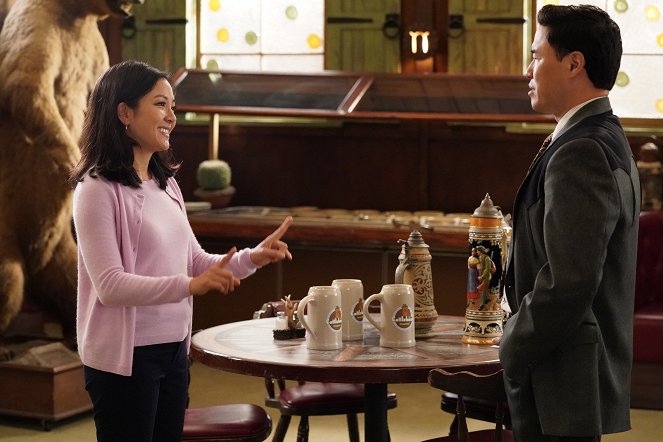 Fresh Off the Boat - Chestnut Gardens - Kuvat elokuvasta - Constance Wu, Randall Park