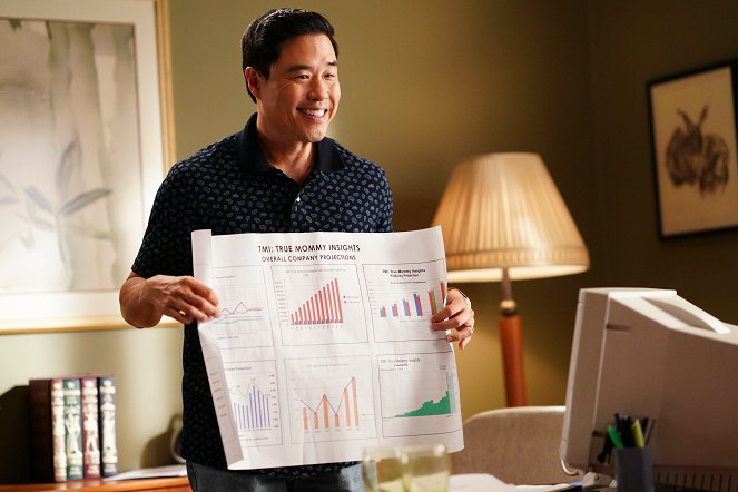 Fresh Off the Boat - TMI: Too Much Integrity - Do filme - Randall Park