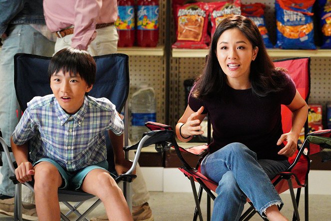 Fresh Off the Boat - TMI: Too Much Integrity - Photos - Ian Chen, Constance Wu