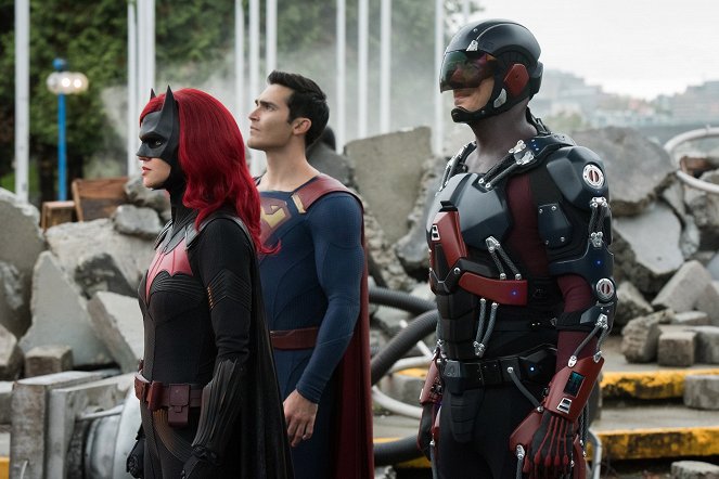 Supergirl - Crisis on Infinite Earths, Part 1 - Photos - Ruby Rose, Tyler Hoechlin, Brandon Routh