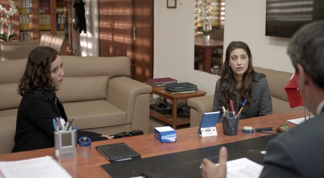 Bizim Hikaye - Episode 11 - Kuvat elokuvasta - Hazal Kaya