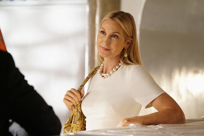 Dynasty - Season 3 - Wild Ghost Chase - Photos - Kelly Rutherford