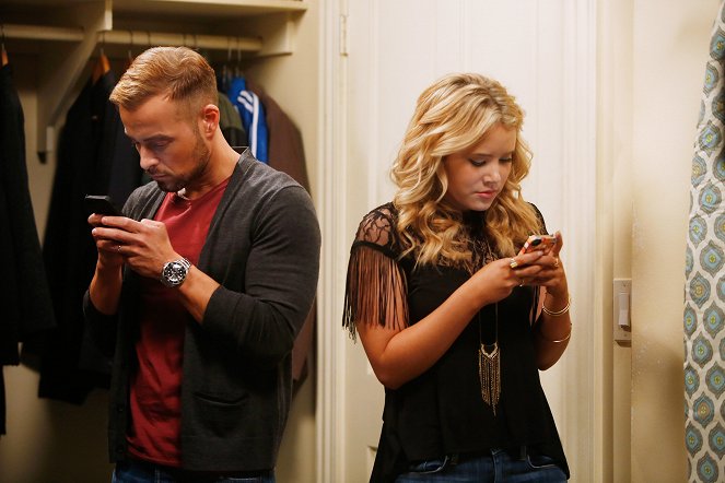 Melissa & Joey - Being There - Photos