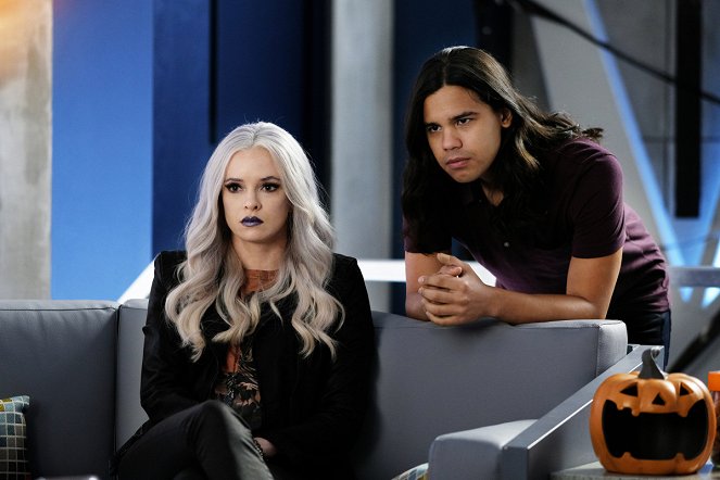 The Flash - Season 6 - There Will Be Blood - Photos - Danielle Panabaker, Carlos Valdes