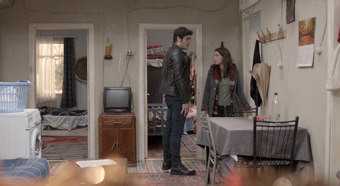 Bizim Hikaye - Episode 12 - Z filmu - Burak Deniz, Hazal Kaya