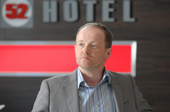 Hotel 52 - Season 2 - Episode 3 - Do filme - Robert Czebotar