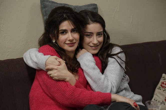 Bizim Hikaye - Episode 16 - Tournage - Nesrin Cavadzade, Hazal Kaya