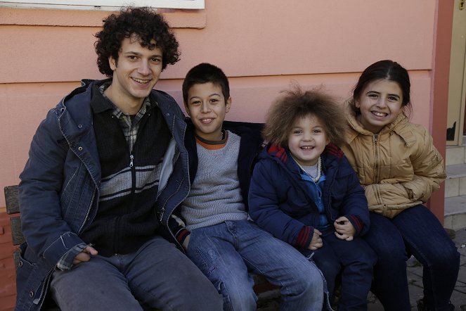 Az én kis családom - Episode 16 - Forgatási fotók - Nejat Uygur, Alp Akar, Ömer Sevgi, Zeynep Selimoğlu