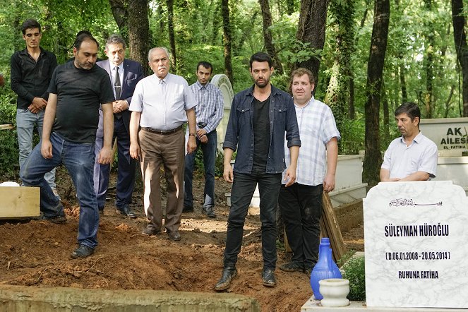 Kimse Bilmez - Episode 8 - Kuvat elokuvasta - Hakan Altıner, Keremcem Dürük, Ferdi Kurtuldu