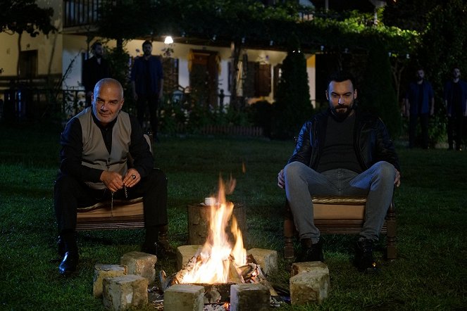 Sen Anlat Karadeniz - Season 3 - Episode 7 - De la película - Erdal Cindoruk, Ali Ersan Duru