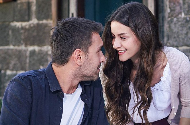 Lifeline - Episode 8 - Photos - Ulaş Tuna Astepe, İrem Helvacıoğlu