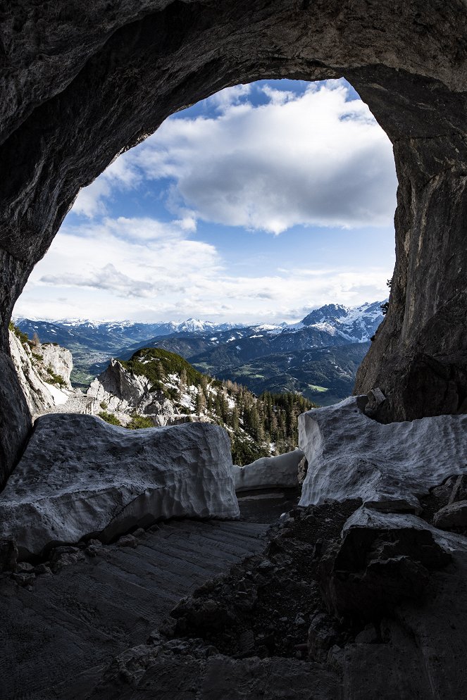 Bergwelten - Eisiges Labyrinth - Klettern in den größten Eishöhlen der Welt - Kuvat elokuvasta