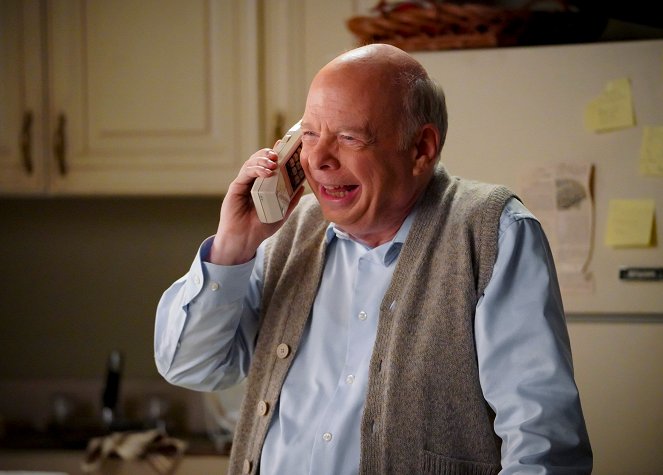 Young Sheldon - Pongo Pygmaeus and a Culture that Encourages Spitting - Photos - Wallace Shawn