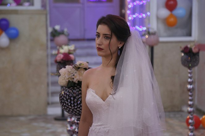 Bizim Hikaye - Season 1 - Episode 17 - Do filme - Hazal Kaya