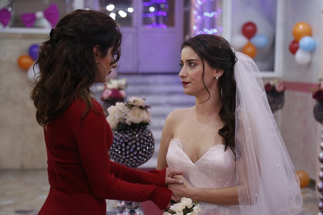 Bizim Hikaye - Season 1 - Episode 17 - Z filmu - Hazal Kaya