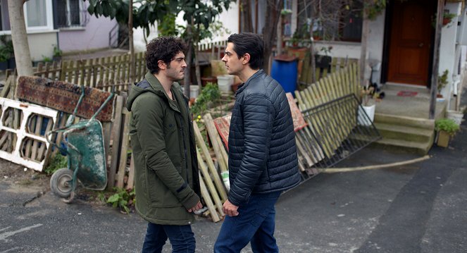 Bizim Hikaye - Season 1 - Episode 17 - Z filmu - Burak Deniz, Mehmetcan Mincinozlu