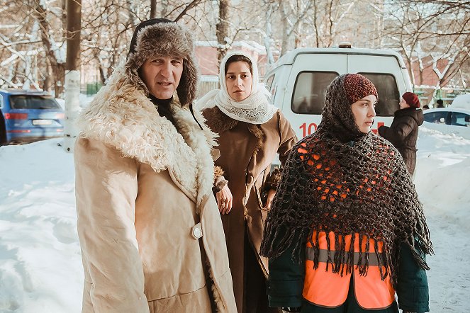 A u nas vo dvore... - Season 2 - Z filmu - Sergey Puskepalis, Ravshana Kurkova