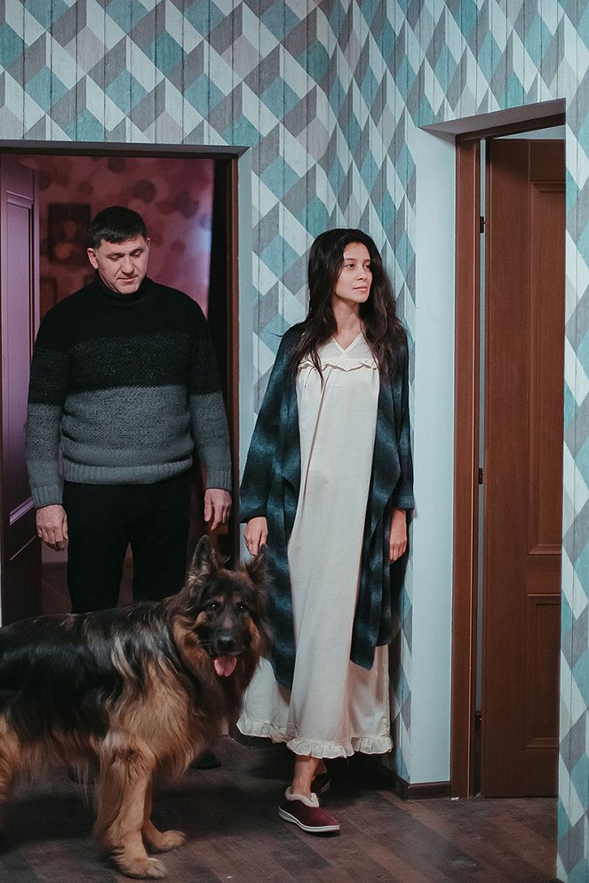 A u nas vo dvore... - Season 2 - Filmfotos - Sergey Puskepalis, Ravshana Kurkova