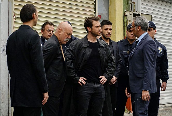 Çukur - Çukur - De la película - Ercan Kesal, Aras Bulut Iynemli, Öner Erkan