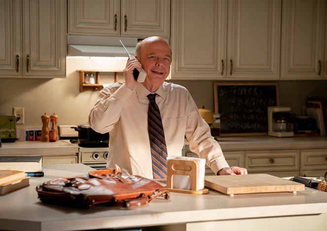 Young Sheldon - The Sin of Greed and a Chimichanga from Chi-Chi’s - Van film - Wallace Shawn