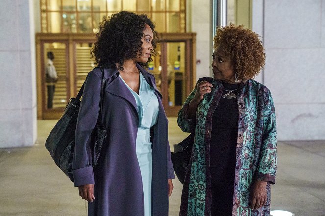 All Rise - Season 1 - Uncommon Women and Mothers - Photos - Simone Missick, L. Scott Caldwell