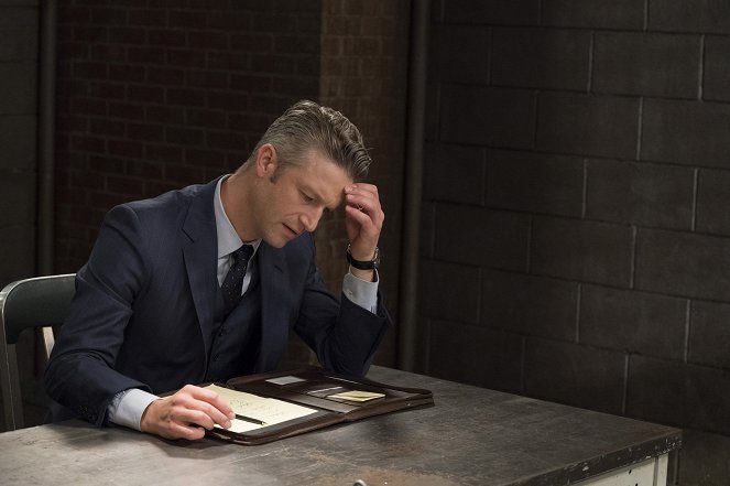 Law & Order: Special Victims Unit - Murdered at a Bad Address - Photos - Peter Scanavino