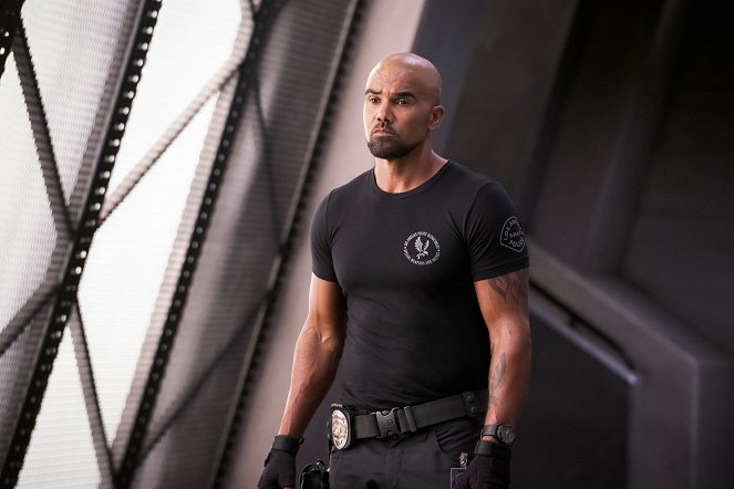 S.W.A.T. - Season 3 - Fire in the Sky - Photos - Shemar Moore