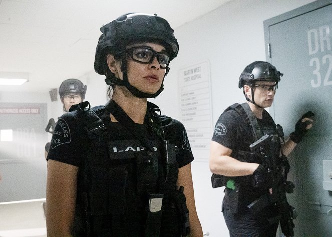 S.W.A.T. - Season 3 - Bad Faith - Photos - Lina Esco