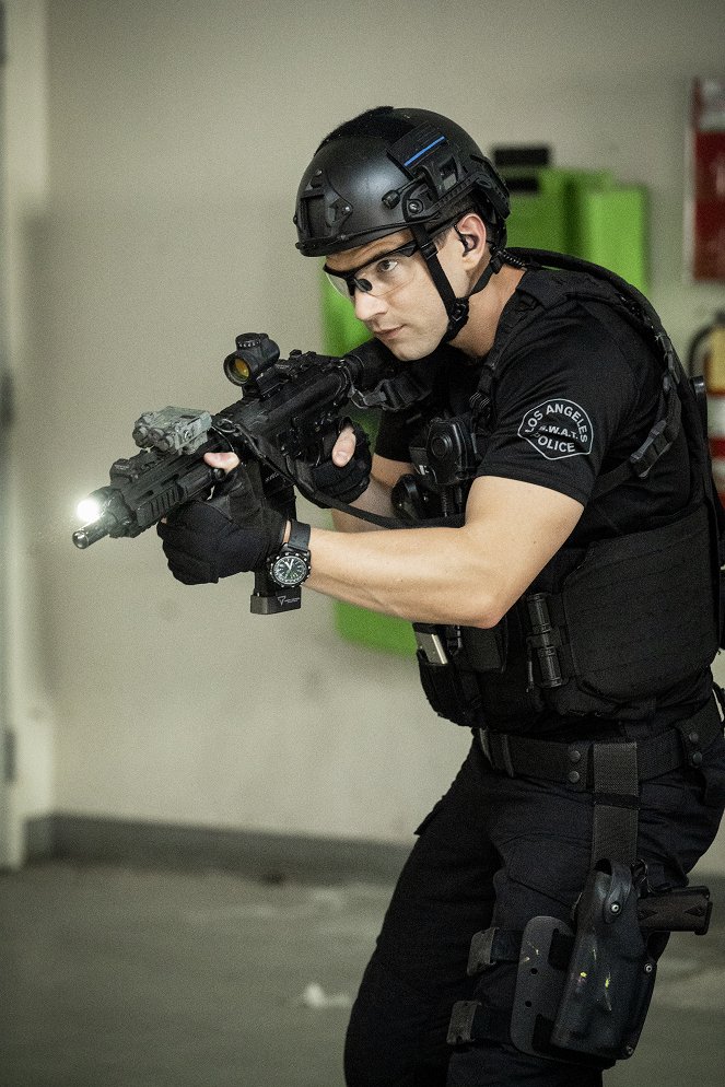 S.W.A.T. - Funny Money - Photos - Alex Russell