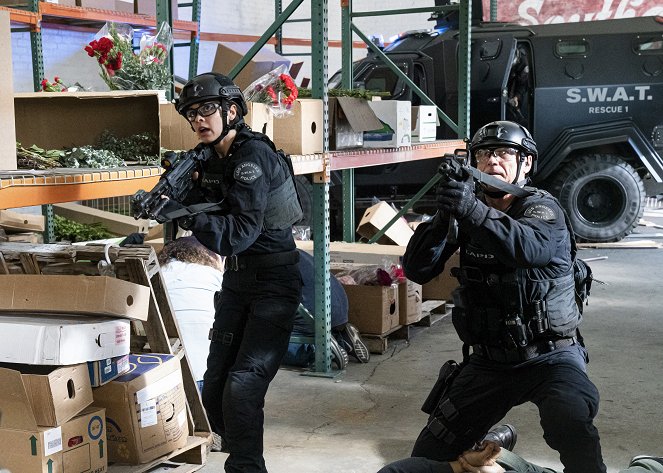 SWAT - Különleges egység - Season 3 - Vágott virág - Filmfotók - Lina Esco, Kenny Johnson