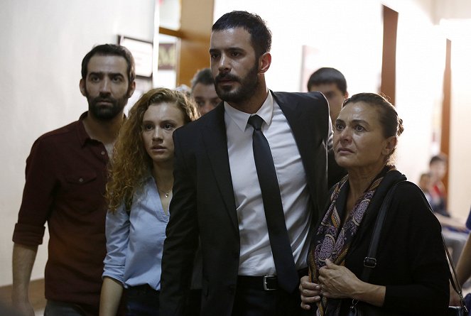 Kuzgun - Season 2 - Episode 1 - De la película - Ferit Kaya, Ahsen Eroğlu, Barış Arduç, Hatice Aslan
