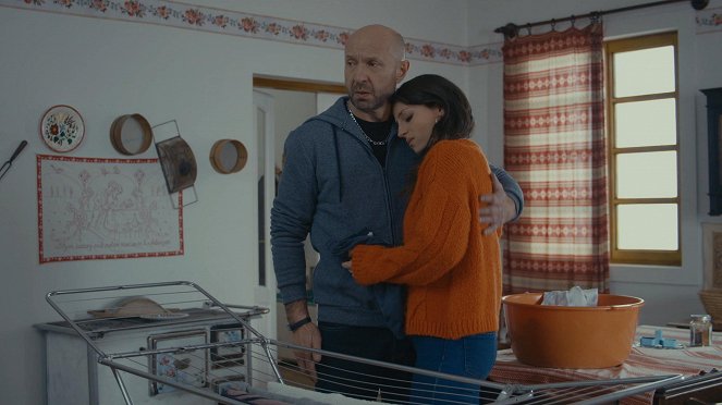 Drága örökösök - Season 1 - Kálmán visszatér? - Filmfotók - Ferenc Lengyel, Anna Horváth Sisa