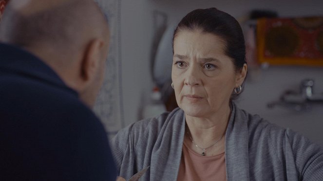Drága örökösök - Fenyegetés - Kuvat elokuvasta - Zsuzsa Csarnóy