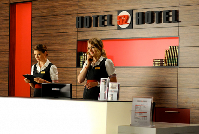 Hotel 52 - Season 7 - Episode 1 - Filmfotos - Klaudia Halejcio, Magdalena Lamparska