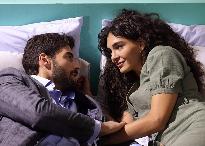 Hercai - Episode 8 - Filmfotos - Akın Akınözü, Ebru Şahin