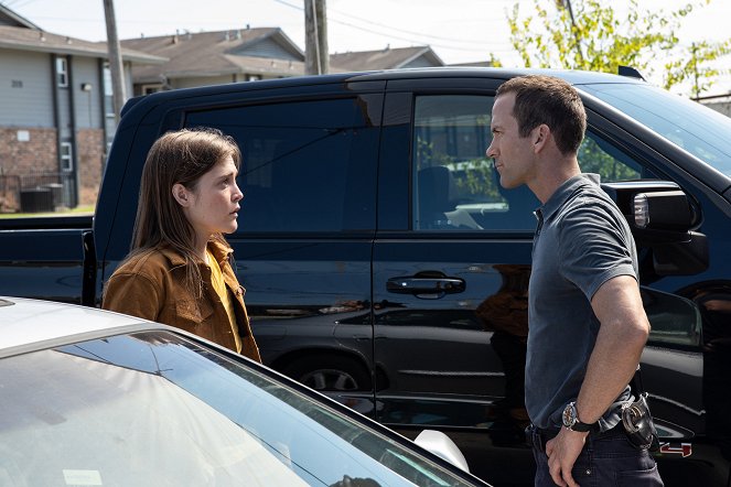 NCIS: New Orleans - Matthew 5:9 - Photos - Lucy Faust, Lucas Black