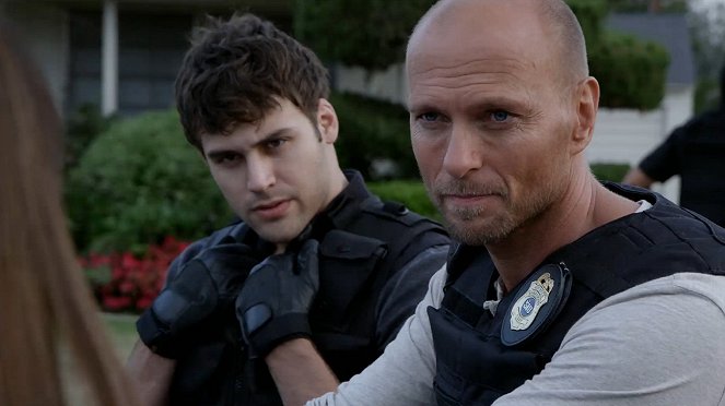 April Rain - Do filme - Ryan Guzman, Luke Goss