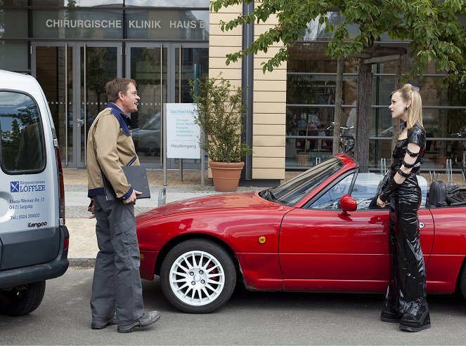 In aller Freundschaft - Season 12 - Allzu schwarz gesehen - Filmfotos - Henning Peker, Friederike Kempter