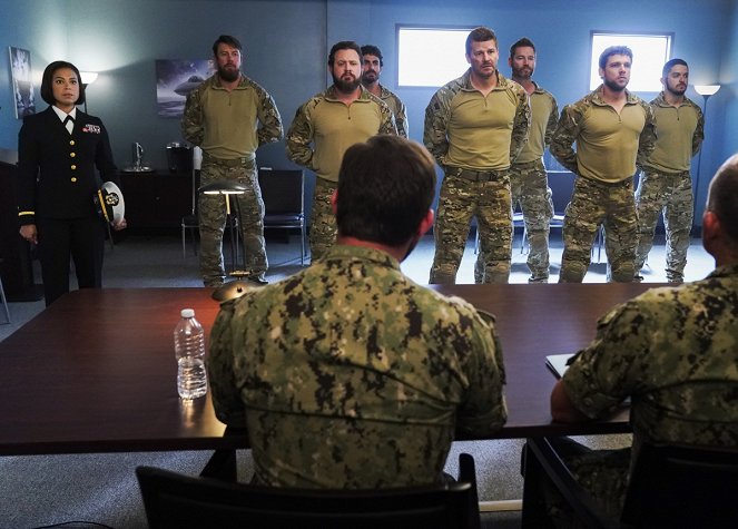 SEAL Team - Unbecoming an Officer - Film - Toni Trucks, Tyler Grey, A. J. Buckley, Justin Melnick, David Boreanaz, Scott Foxx, Max Thieriot, Lucca De Oliveira