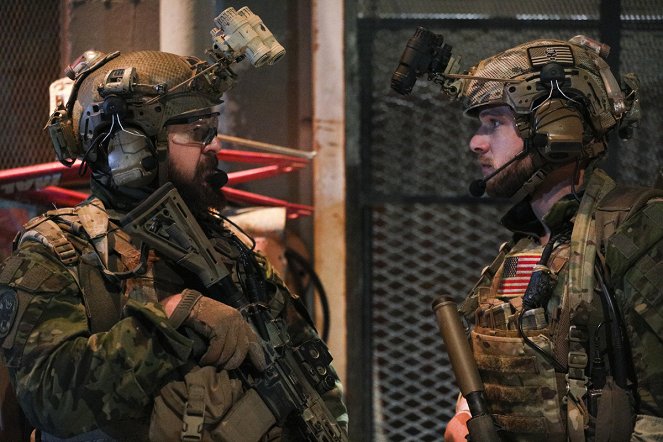SEAL Team - Unbecoming an Officer - Z filmu - A. J. Buckley, Max Thieriot