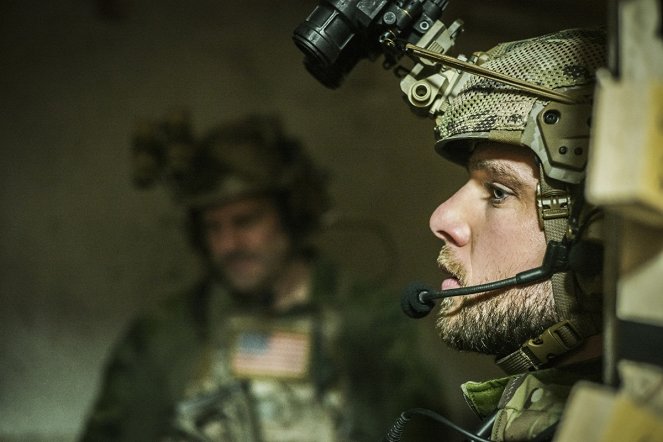 SEAL Team - Season 3 - Unbecoming an Officer - Photos - Max Thieriot
