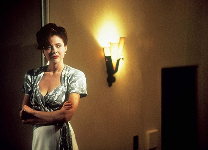 Bugsy - Photos - Annette Bening