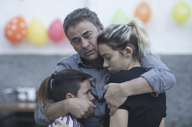 La hija de un ladrón - De la película - Eduard Fernández, Greta Fernández