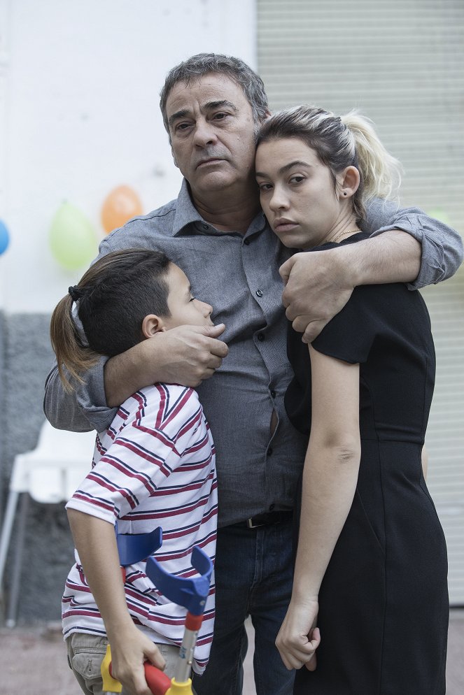 La hija de un ladrón - De la película - Eduard Fernández, Greta Fernández