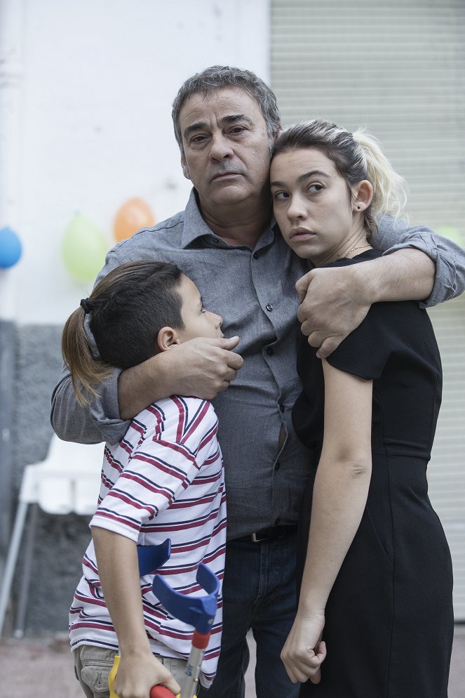 La hija de un ladrón - Filmfotos - Eduard Fernández, Greta Fernández