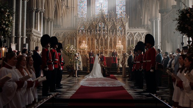 The Royals - Com alegria no funeral e desdém no casamento - Do filme