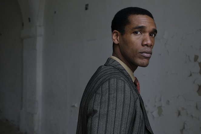 World on Fire - Episode 6 - Promoción - Parker Sawyers