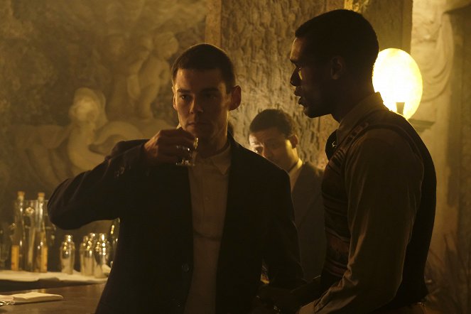 Svět v plamenech - Epizoda 6 - Z filmu - Brian J. Smith, Parker Sawyers