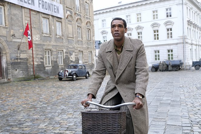 Un monde en feu - Episode 6 - Film - Parker Sawyers