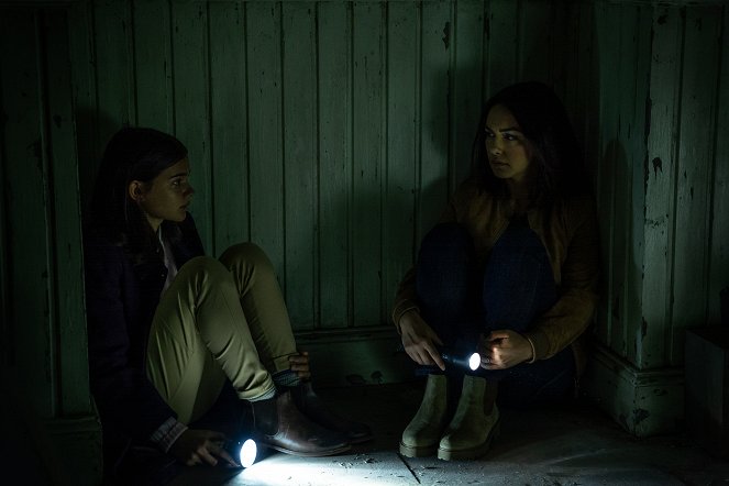Counterpart - Season 2 - In from the Cold - Filmfotos - Lara Decaro, Nazanin Boniadi